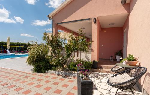 Beautiful villa Maris with pool in Sikovo