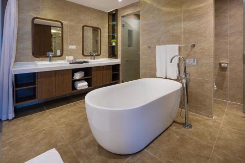 room detail thumbnail 2