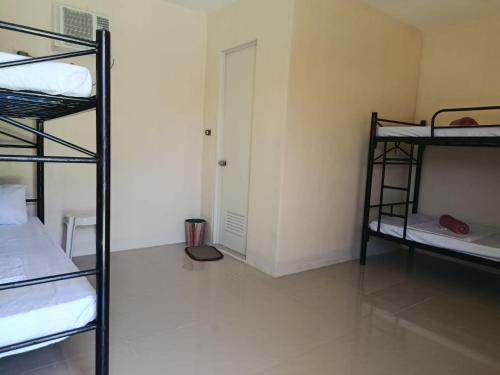 1 person in 6 bed dorm mixed in Puerto Galera