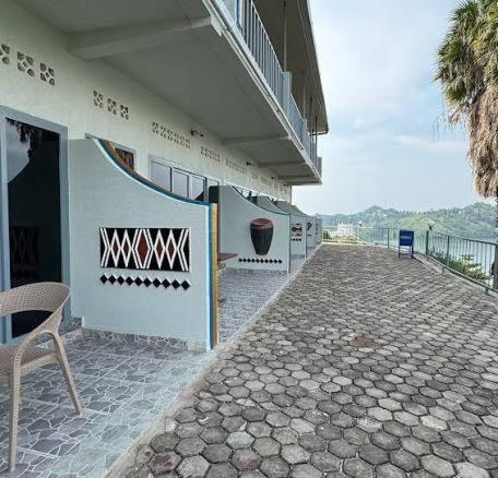 Boat tour and accomodations in Ouest