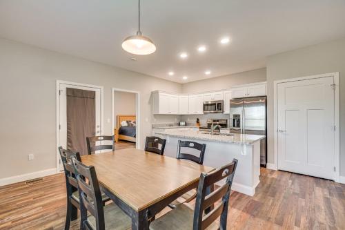 Walk to Cumberland County Playhouse! Modern Home in Lake Tansi (TN)