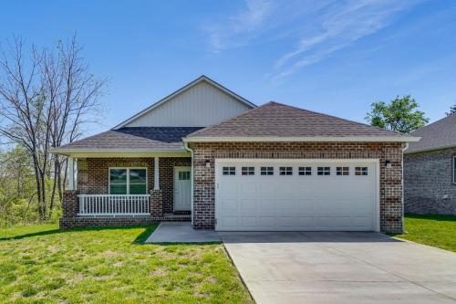 Walk to Cumberland County Playhouse! Modern Home in Lake Tansi (TN)