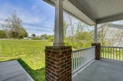 Walk to Cumberland County Playhouse! Modern Home in Lake Tansi (TN)