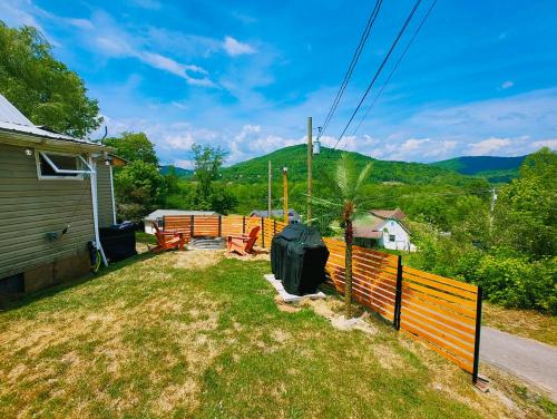 Scenic Mountain View Getaway 5 Mins to I-75 EV in Jellico (TN)