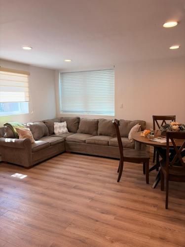 1 Bedroom Apartment in DWTN Stamford w Laundry – khách sạn tại Ridgeway