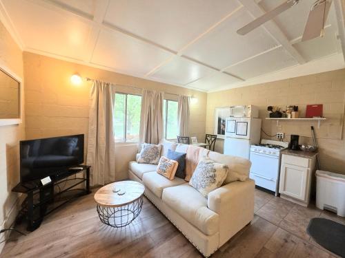#03 - Fantastic Lakeside Studio Cottage- Pet Friendly – khách sạn tại Hot Springs