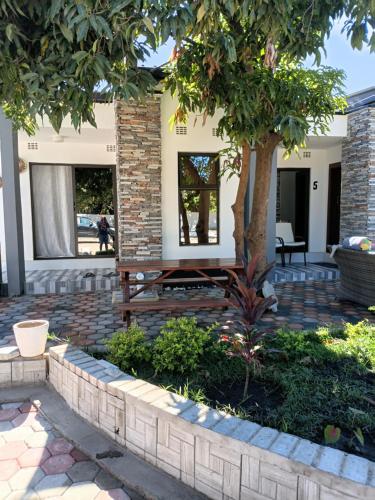 Tiptree Lodge - Victoria Falls Tiptree Lodge - Victoria Falls
