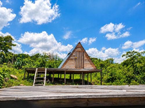 Sky-High Sanctuary Cosy Wood Cabin with Stunning views