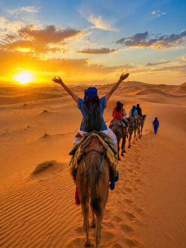 Alrededores, Sahara Desert Apartment with Camel Tours & Free WiFi in Merzouga