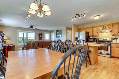 Mtn View & On-Site Trails! Rural Bybee Retreat in Parotsvilla (TN)