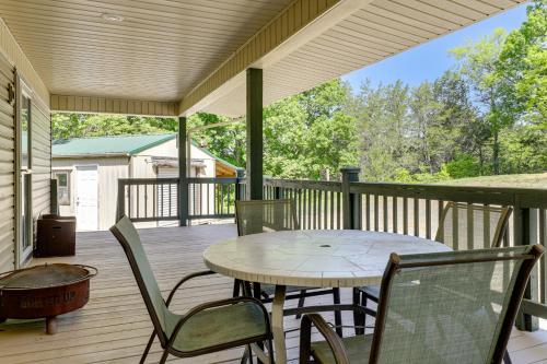 Mtn View & On-Site Trails! Rural Bybee Retreat in Parotsvilla (TN)
