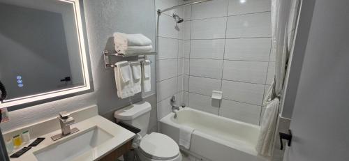 Baymont by Wyndham San Antonio Downtown - image 3