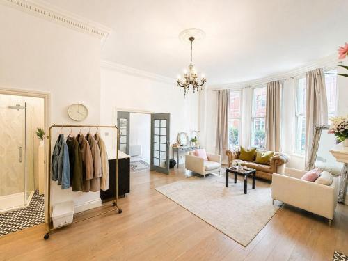 Notting Hill & Hyde Park Chic Retreat Sleeps 4