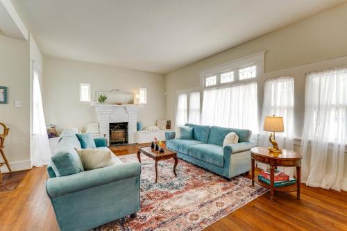 Steps to Main St! Restored Sonora Bungalow w/ Yard in 索諾拉