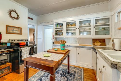 Steps to Main St! Restored Sonora Bungalow w/ Yard in 索諾拉