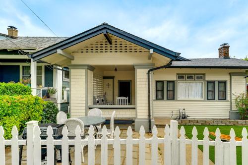 Steps to Main St! Restored Sonora Bungalow w/ Yard in 索諾拉