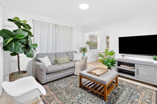1BR Sunny Isles Getaway with Parking – khách sạn tại Bờ biển phía Đông