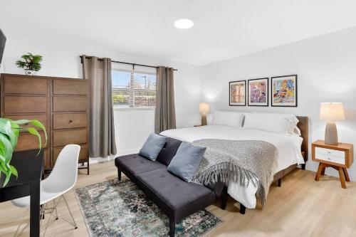 1BR Sunny Isles Getaway with Parking in Eastern Shores