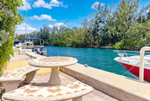 1BR Sunny Isles Getaway with Parking in Eastern Shores