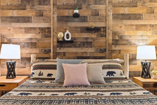 Tennessee Timber Retreat - CabinHotTubPetsWiFi - image 3