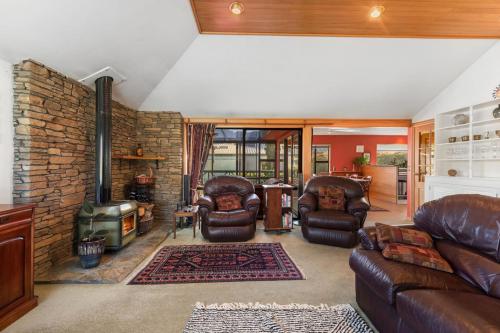 Charming house with lovely views - image 4