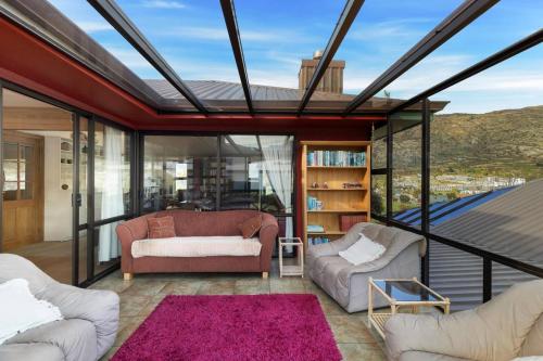 Charming house with lovely views - image 5