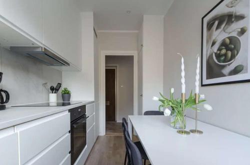 Modern 1BR Apartment with Balcony 20min to City in 하게르스텐 - 릴제홀멘