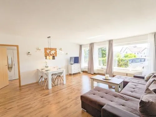 Urlaubsmagie - Ferienwohnung Wildblume - Terrasse, Grill & Saisonaler Pool - W4 in Lichtenhain, Deutschland