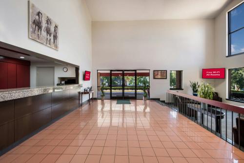 Lobby, Red Roof Inn & Suites Lexington – Hamburg in Lexington (KY)