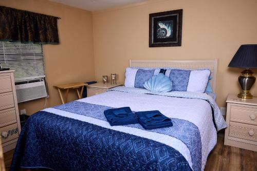 . Pleasant Days Lodging Scallop room