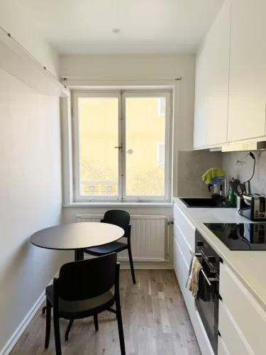 Quiet 1BR Apartment with Balcony 20min to City in 하게르스텐 - 릴제홀멘