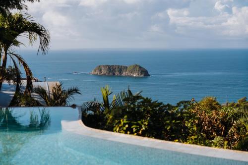 Swimming pool, La Mariposa Hotel in Quepos