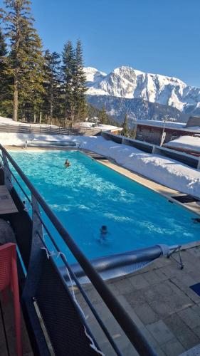 DFJ des Neiges, Piscine, Pieds des pistes