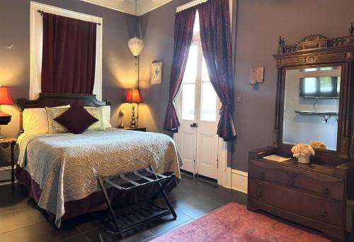 Boutique Queen Suite, Balcony-Near French Quarter