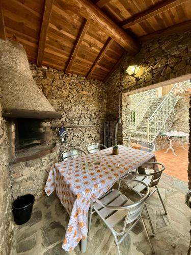 Maison de Léo haut au cœur des Cévennes (Maison de Leo haut au cœur des Cevennes) in 敘梅恩