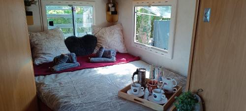 Bed, Verrecheznous-campingcar in Le Bois Brard