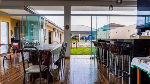 virtuve, Rancho com Piscina Churrasqueira e Acesso ao Rio in Salesa