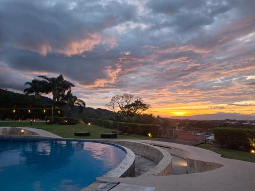 COSTA RICA, Aparmet 1 BR Gym Pool Restaurant Tennis Jacuzzi ,areas verdes, ubicacion perfecta, oasis in Río Oro