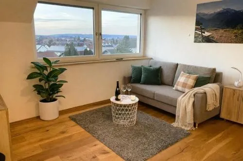 Panorama Apartment im Allgäu mit Balkon, Garten und Stellplatz in Marktoberdorf, Deutschland
