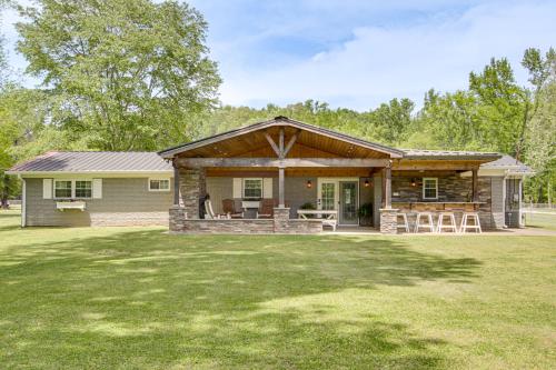 Shoals Area Oasis w/ Boat Dock & Outdoor Kitchen in Killen (AL)