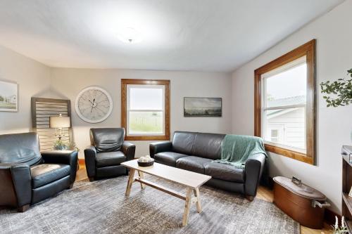 . Bring Your Pup! Historic Family Home in Darlington