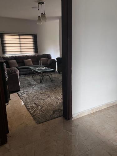 Saeeds apartment in อัญลูน
