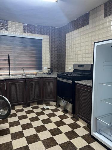 Saeeds apartment in อัญลูน
