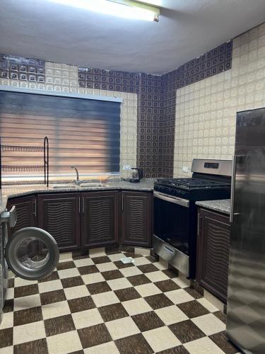 Saeeds apartment in อัญลูน