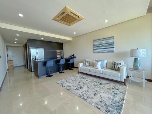 Ocean View Luxury Condo Pool Jacuzzi and Marina Access Playa Herradura – khách sạn tại Herradura