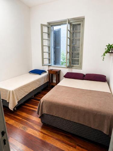 1 double bed, 1 twin bed