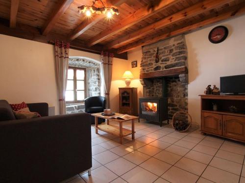 . Maison en pierres avec terrain près du Massif du Mézenc, idéale pour un séjour nature en famille