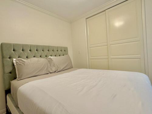 Prime West Los Angeles 4 Bedroom 2 Bathroom House in Los Angeles, USA