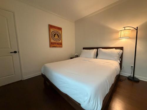 Prime West Los Angeles 4 Bedroom 2 Bathroom House in Los Angeles, USA