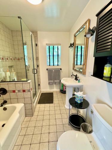 Prime West Los Angeles 4 Bedroom 2 Bathroom House, Los Angeles (fotografie 9)